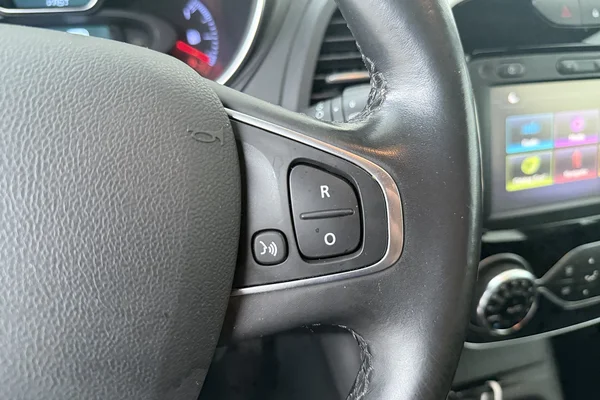 Renault Captur (2017) — foto 7 van 29