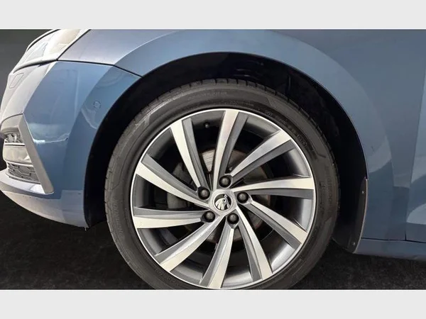 Skoda Octavia Combi (2021) — foto 2 van 39