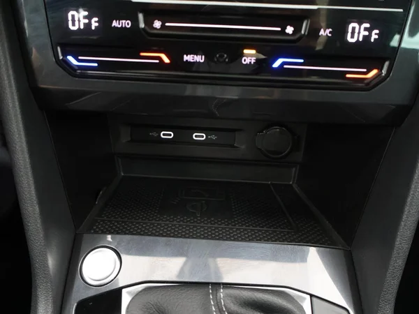 VOLKSWAGEN Tiguan Dsl (2021) — foto 11 van 33