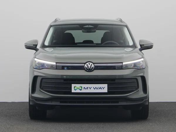 VOLKSWAGEN Tiguan (2024) — foto 16 van 20