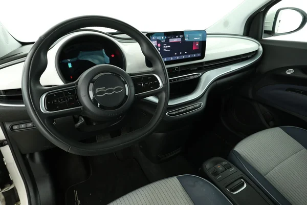 Fiat 500e (2021) — foto 2 van 16
