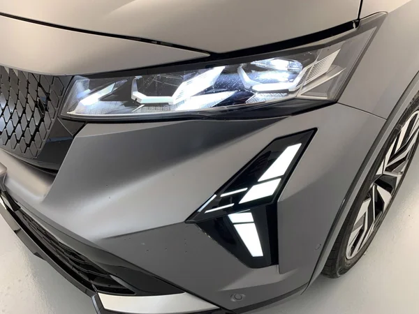 Renault Rafale E-TECH (HEV) (2026) — foto 16 van 24