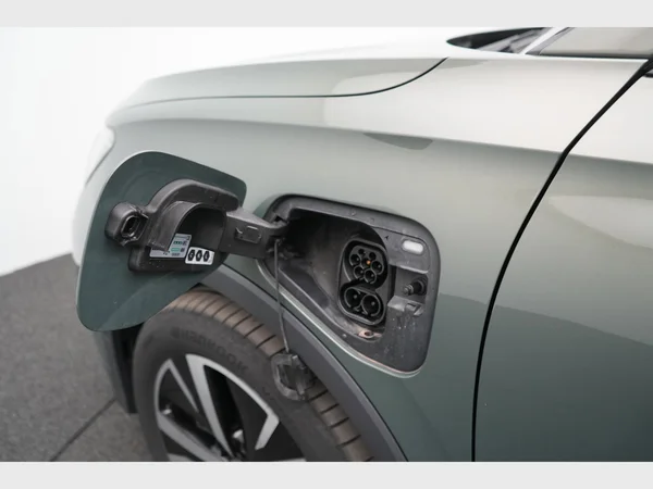 VOLKSWAGEN Tiguan eHybrid (PHEV) (2025) — foto 16 van 30