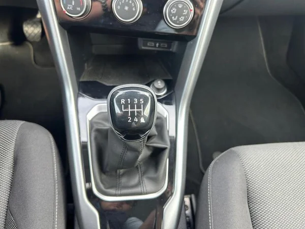 VOLKSWAGEN T-Roc (2022) — foto 15 van 31