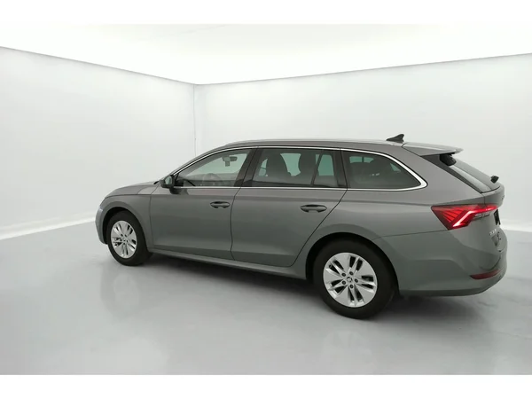 SKODA Octavia Combi Dsl (2022) — foto 3 van 36