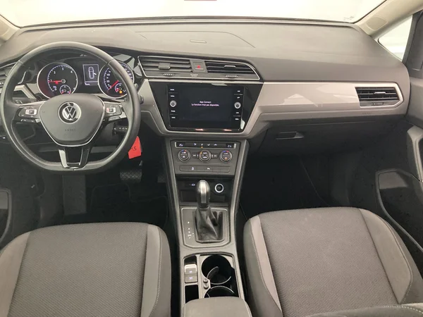 VOLKSWAGEN Touran (2020) — foto 22 van 23