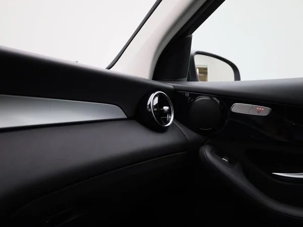 Mercedes-Benz GLC (2021) — foto 19 van 44