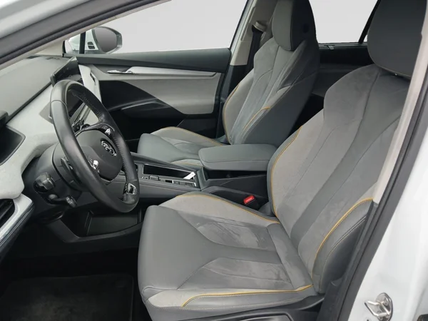 SKODA Enyaq (2024) — foto 19 van 19