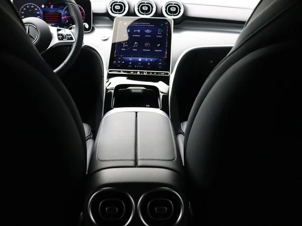 Mercedes-Benz C-Klasse (2024) — foto 16 van 31