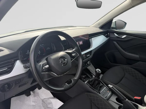 SKODA Kamiq (2022) — foto 2 van 21