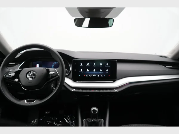 SKODA Octavia Combi (2024) — foto 2 van 29