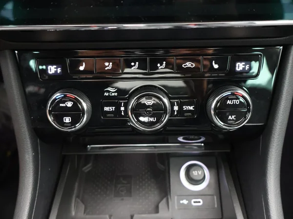 SKODA Superb Combi (2024) — foto 8 van 34