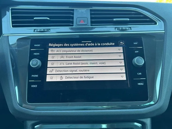 VOLKSWAGEN Tiguan Dsl (2022) — foto 10 van 31