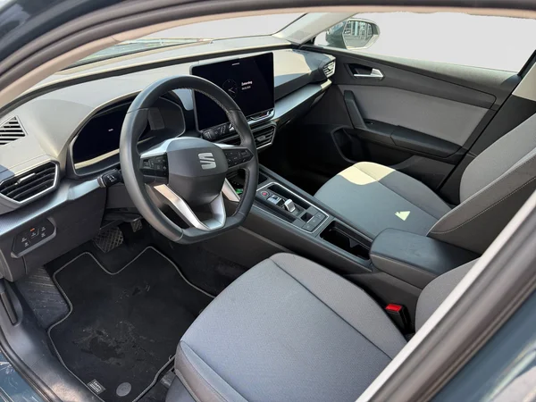 SEAT Leon ST (2024) — foto 2 van 24