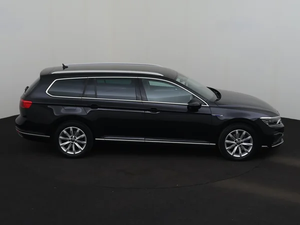 VOLKSWAGEN Passat Variant (2022) — foto 29 van 33