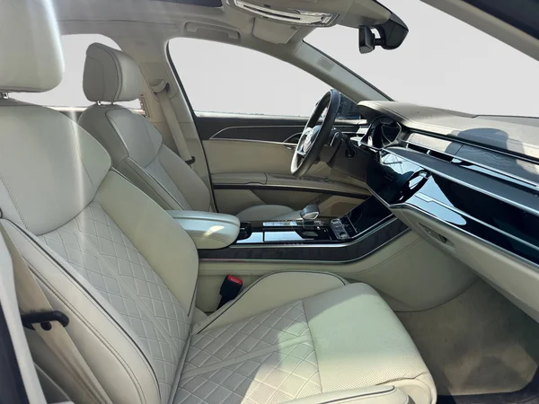 AUDI A8 PHEV (2023) — foto 14 van 24