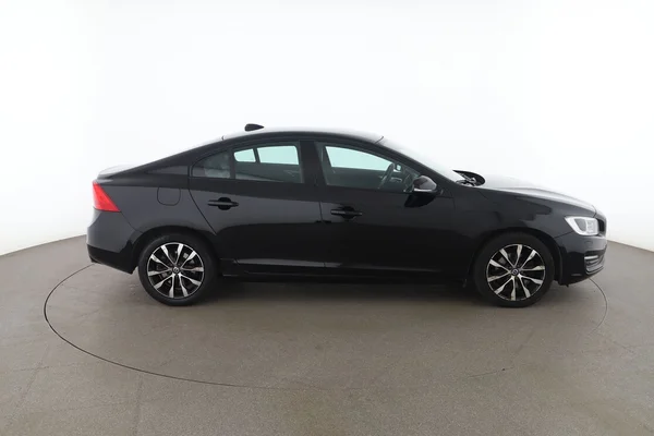 Volvo S60 (2018) — foto 13 van 16