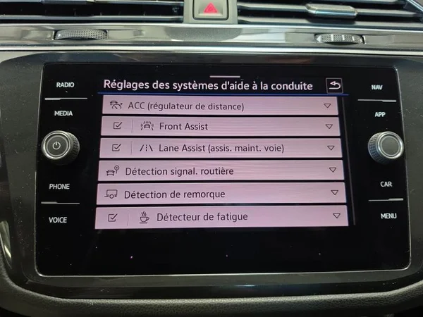 VOLKSWAGEN Tiguan Dsl (2021) — foto 15 van 36