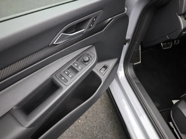 VOLKSWAGEN Golf VIII SW (2024) — foto 6 van 22