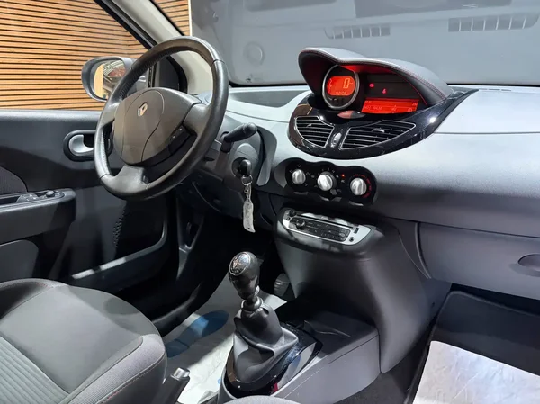 Renault Twingo (2013) — foto 4 van 19