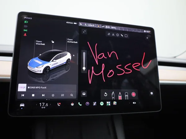 Tesla Model 3 (2023) — foto 18 van 40
