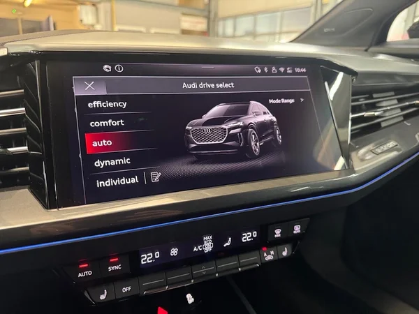 AUDI Q4 e-tron (2024) — foto 3 van 18