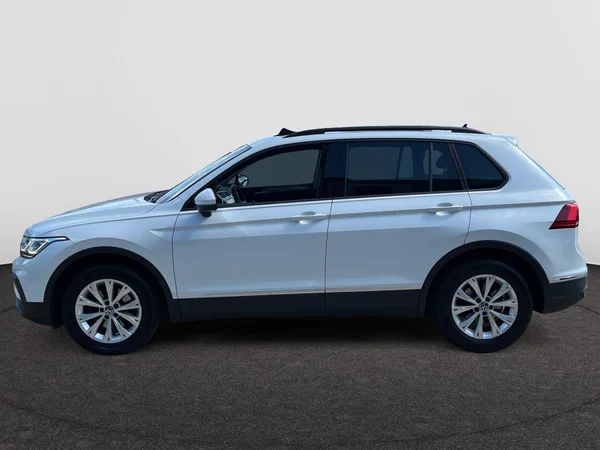VOLKSWAGEN Tiguan (2022) — foto 11 van 22