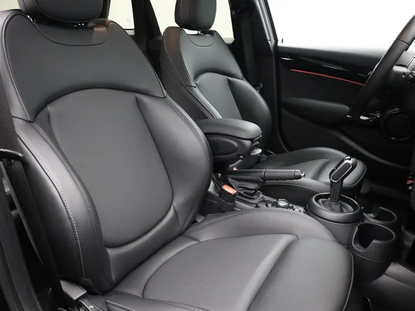 MINI Mini 5 Doors (F55 LCI II) (2022) — foto 16 van 21