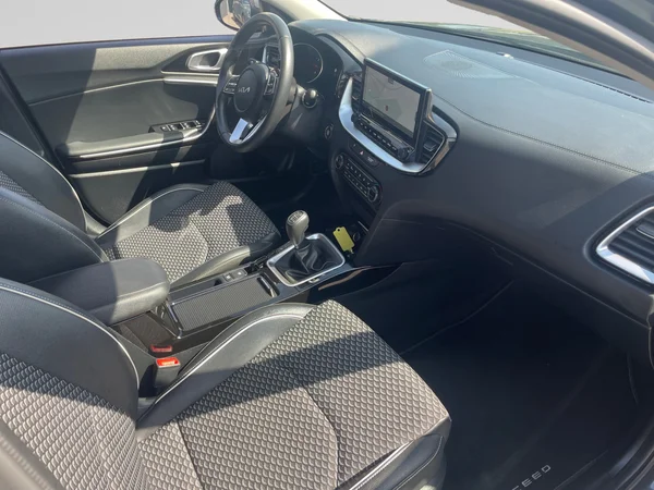 KIA XCeed (2024) — foto 8 van 21