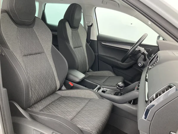 SKODA Karoq (2023) — foto 13 van 36