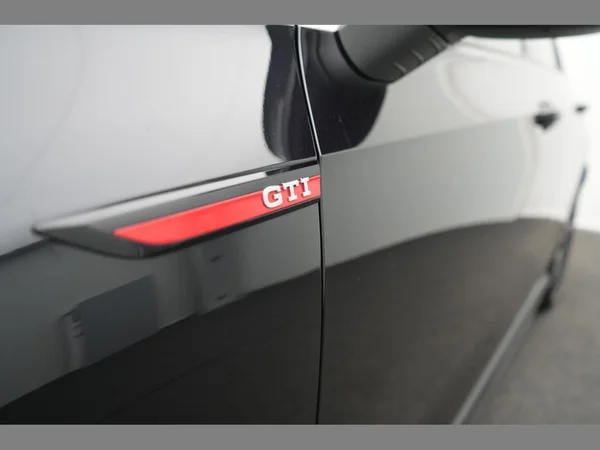 VOLKSWAGEN Golf VIII GTI (2021) — foto 2 van 31