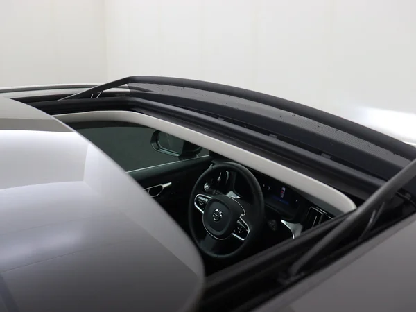 VOLVO V60 (2023) — foto 28 van 35