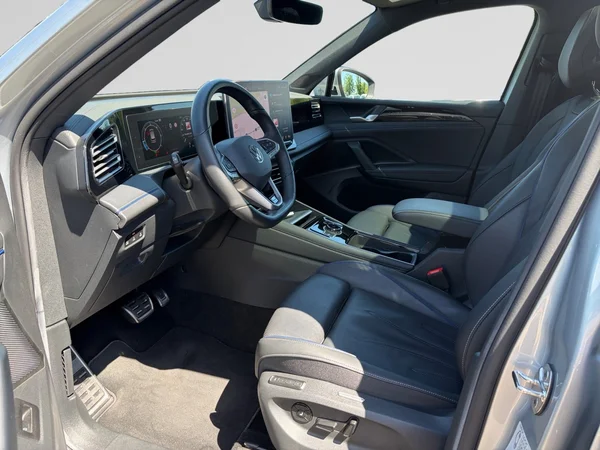 VOLKSWAGEN Tiguan (2024) — foto 11 van 14