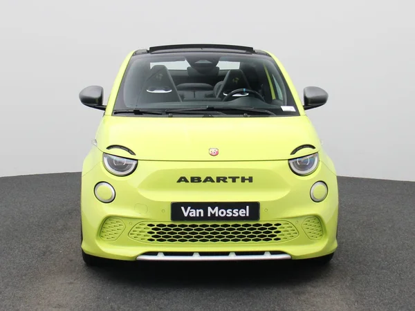 Fiat 500C (2023) — foto 23 van 48
