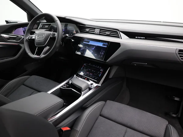 AUDI Q8 e-tron Sportback (2024) — foto 19 van 25