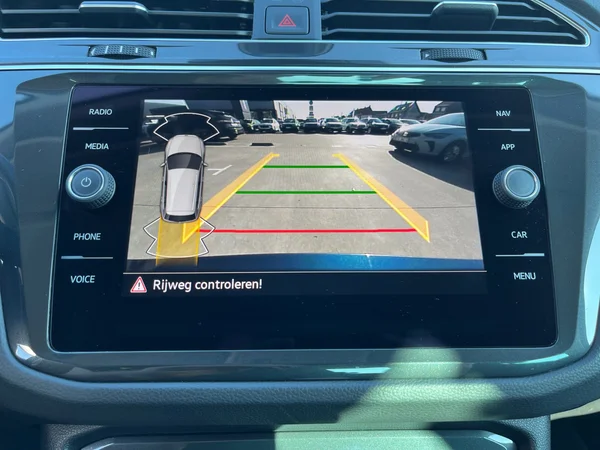 VOLKSWAGEN Tiguan (2025) — foto 3 van 24