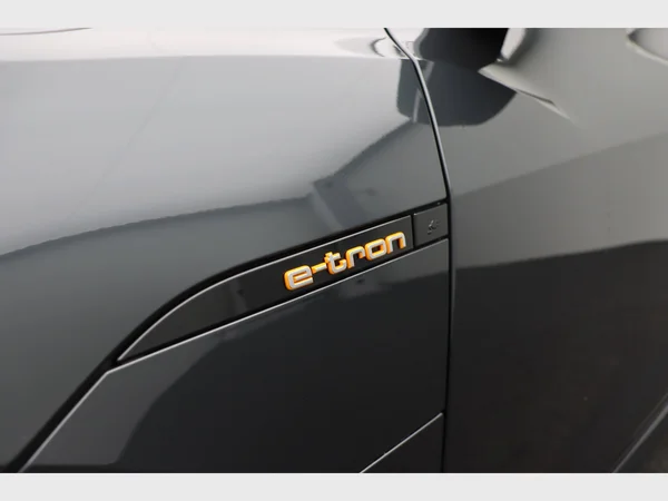 AUDI e-tron (2022) — foto 30 van 35