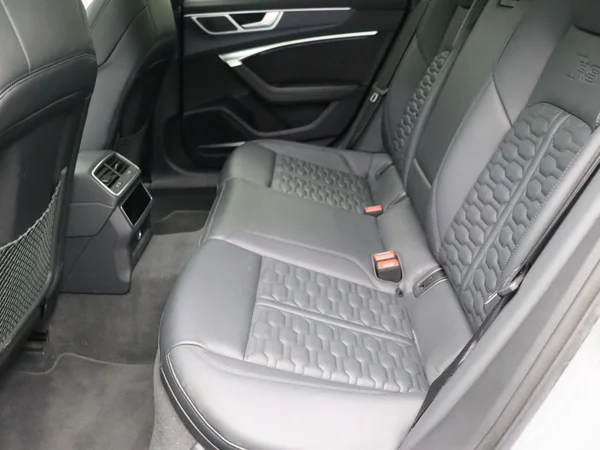 Audi RS6 (2024) — foto 10 van 27