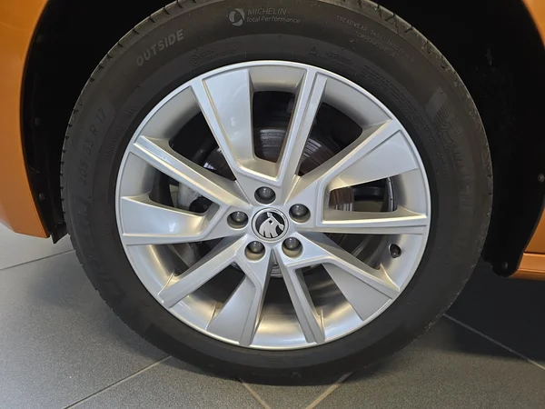 SKODA Kamiq (2024) — foto 4 van 18