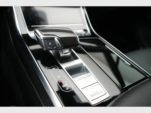 AUDI Q7 PHEV (2024) — foto 16 van 37