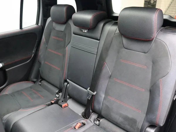 Mercedes-Benz GLB (2021) — foto 17 van 33