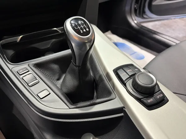 Bmw 316 (2017) — foto 6 van 24