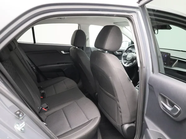 Kia Rio (2023) — foto 26 van 38