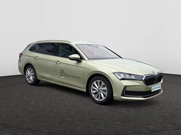 SKODA Superb Combi PHEV (2026) — foto 15 van 24