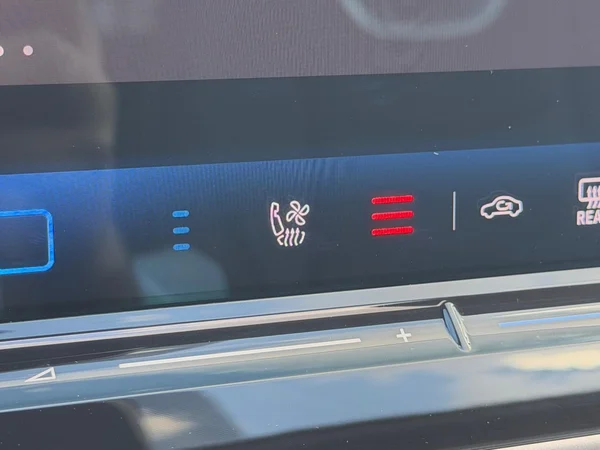VOLKSWAGEN Passat Variant eHybrid (PHEV) (2025) — foto 16 van 25