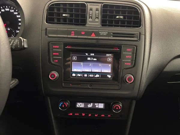 VOLKSWAGEN Polo (2017) — foto 7 van 28