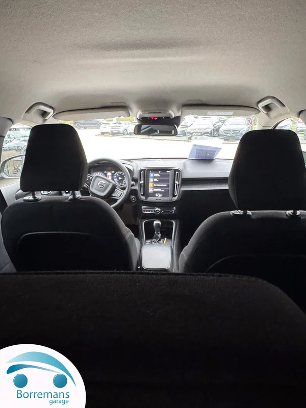 Volvo XC-40 (2022) — foto 13 van 40