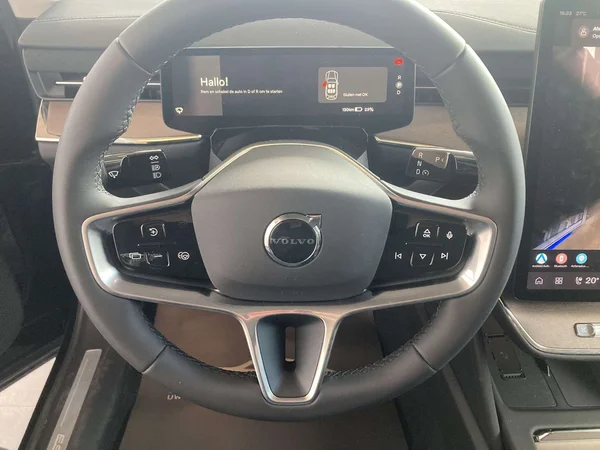 Volvo ES90 — foto 7 van 19