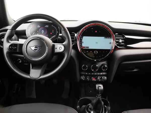 MINI Cooper (2022) — foto 38 van 40