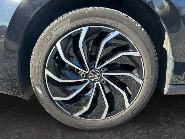 VOLKSWAGEN Golf VIII (2022) — foto 25 van 31